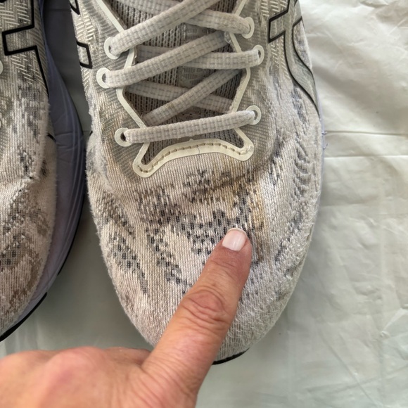 ASICS Gel Cumulus 23 White Gray Running Sneakers SZ 10.5 Worn 1X Indoors - Picture 11 of 14